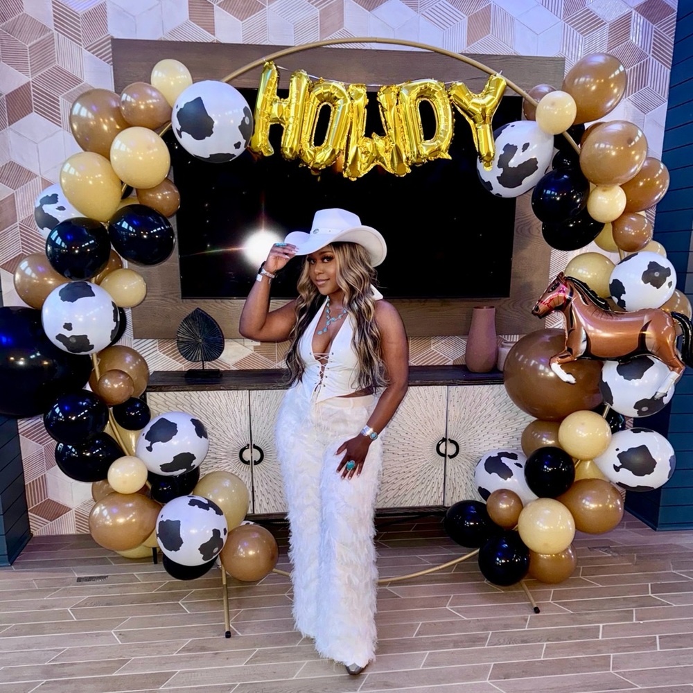 Rodeo/Cowboy Carter Outfit – White Western-Inspired Fringe Set